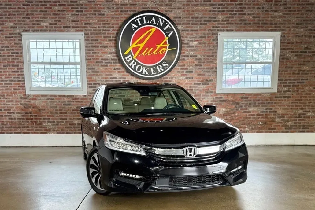 2017 Honda Accord Hybrid Touring photo 1