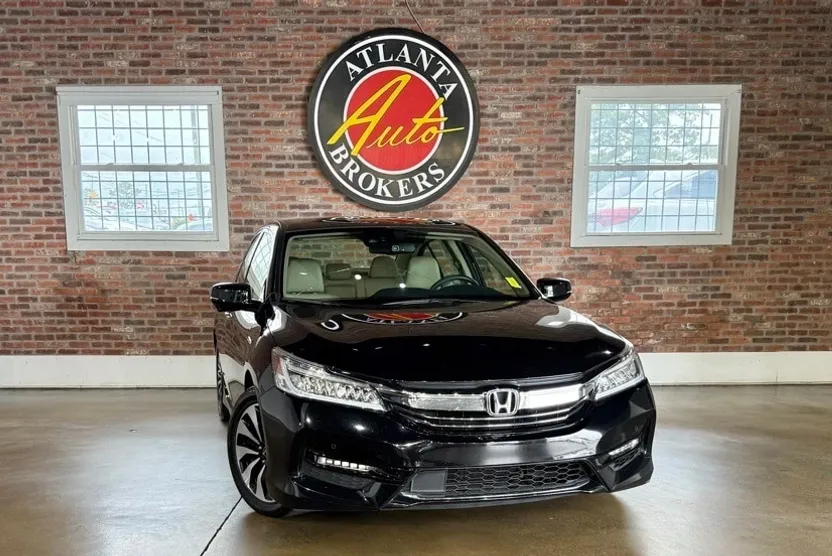 2017 Honda Accord Hybrid Touring photo 1