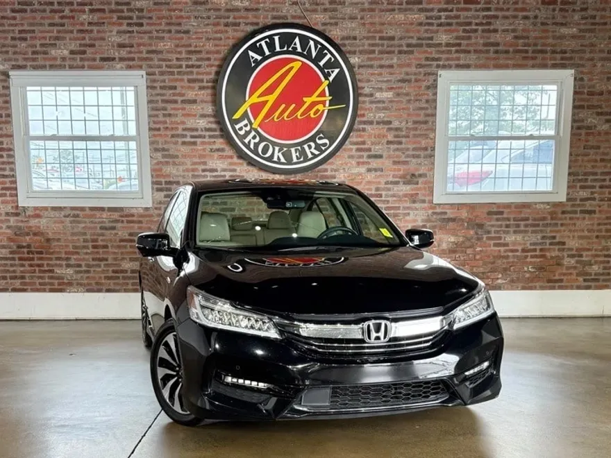 2017 Honda Accord Hybrid Touring photo 1