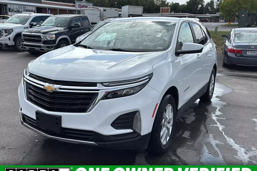 2023 Chevrolet Equinox LT photo 1