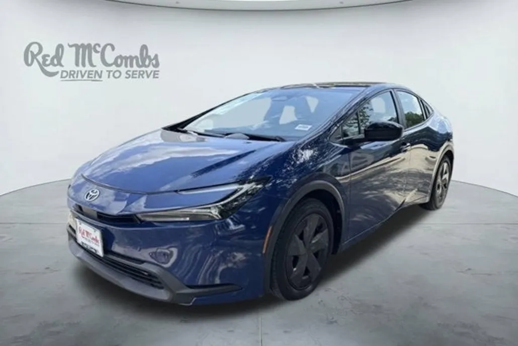2024 Toyota Prius LE photo 1