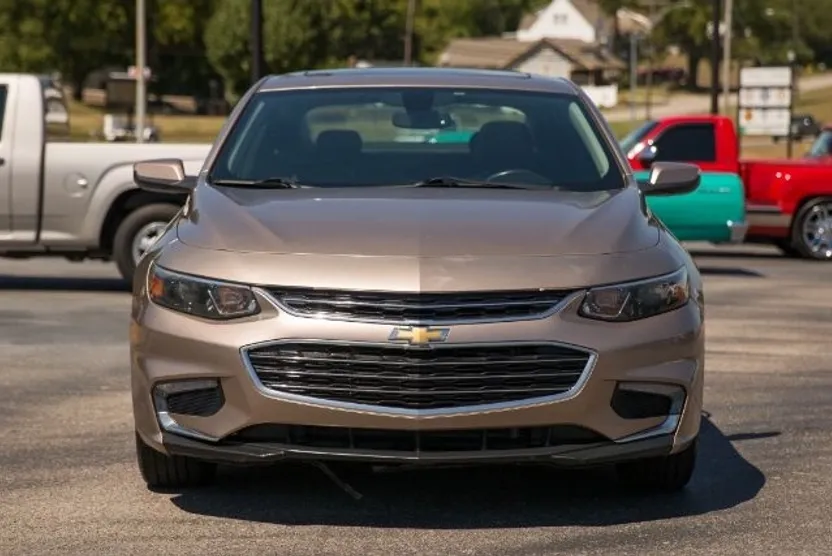2018 Chevrolet Malibu 1LT photo 1