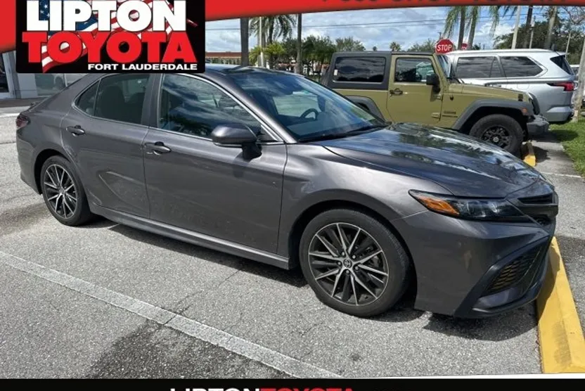 2023 Toyota Camry SE photo 1