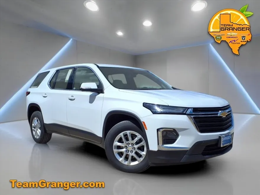 2023 Chevrolet Traverse LS photo 1