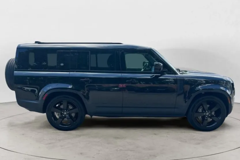 2024 Land Rover Defender 130 S photo 1