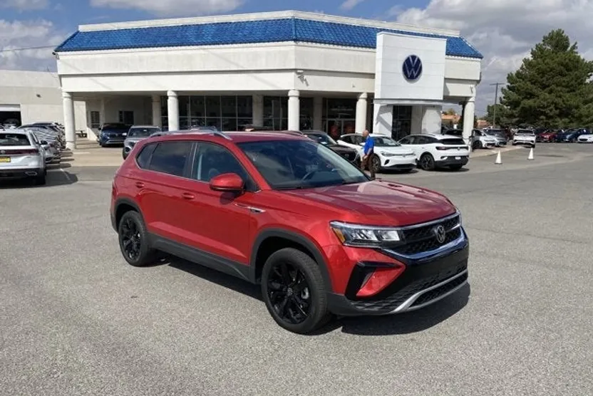 2024 Volkswagen Taos SE photo 1