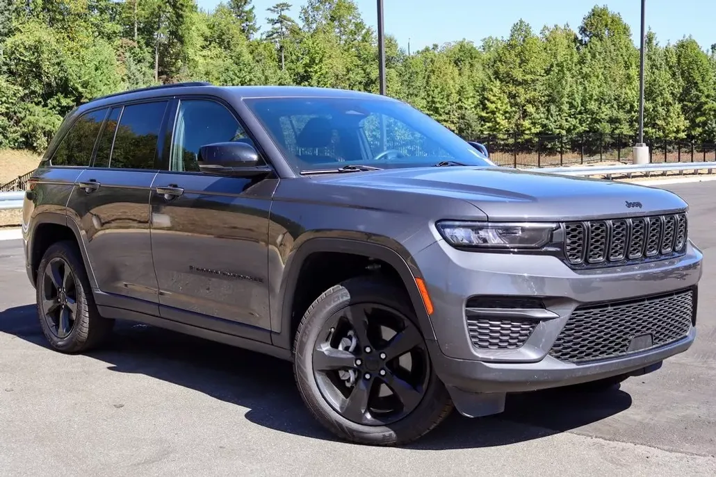 2022 Jeep Grand Cherokee Altitude photo 1