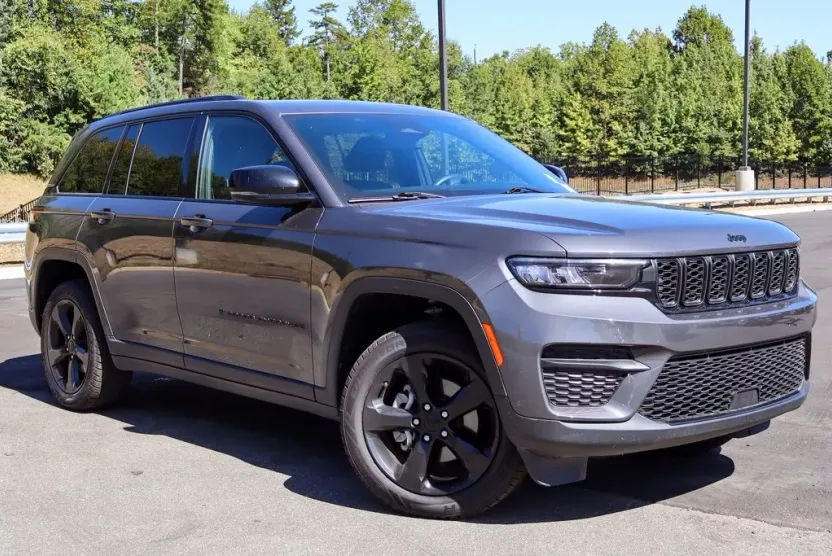 2022 Jeep Grand Cherokee Altitude photo 1