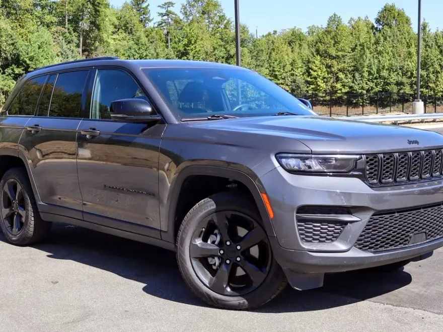 2022 Jeep Grand Cherokee Altitude photo 1
