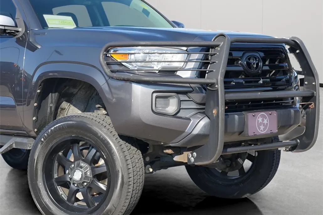 2017 Toyota Tacoma SR5 photo 1