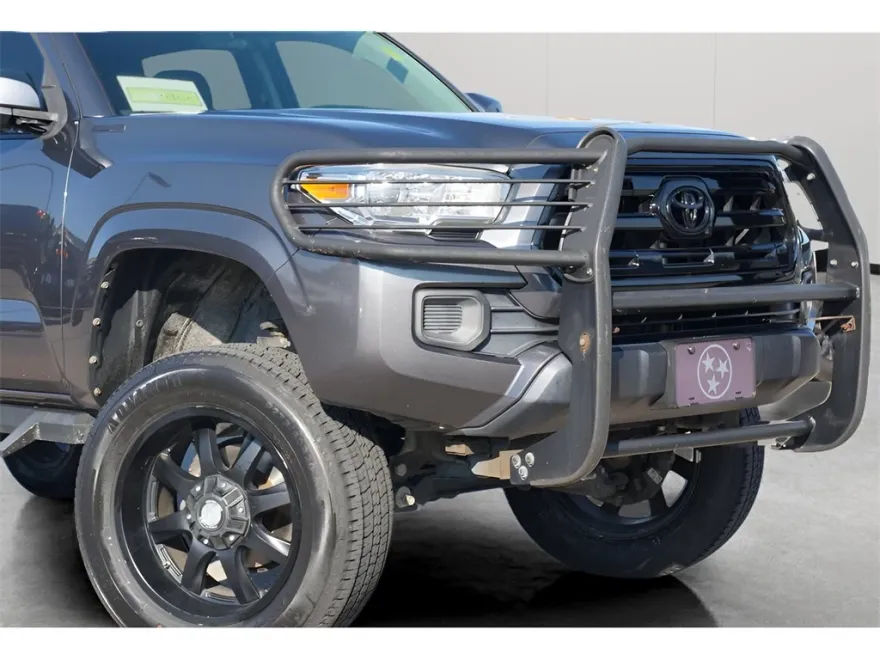 2017 Toyota Tacoma SR5 photo 1