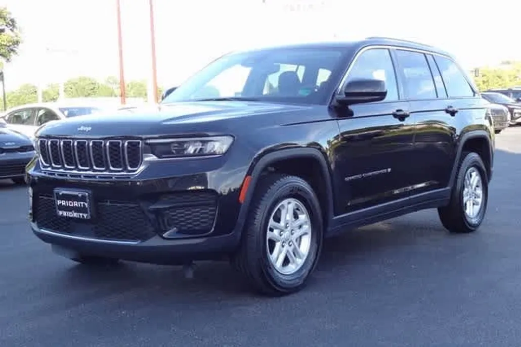 2023 Jeep Grand Cherokee Laredo photo 1