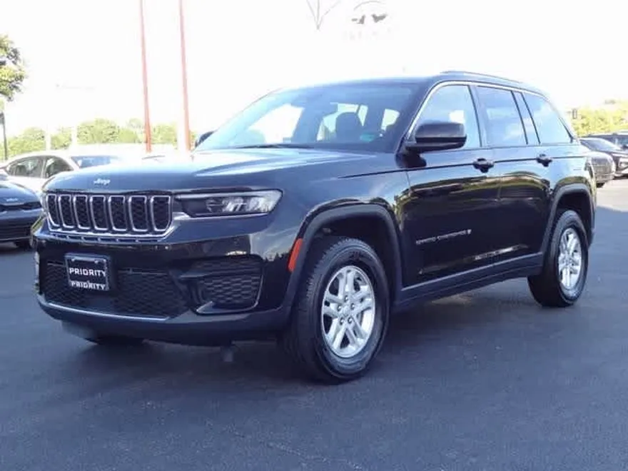 2023 Jeep Grand Cherokee Laredo photo 1