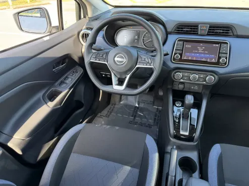2025 Nissan Versa SV photo 4