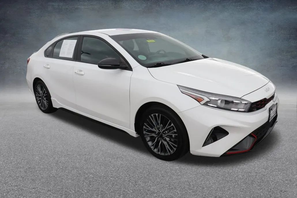 2023 Kia Forte GT-Line photo 1