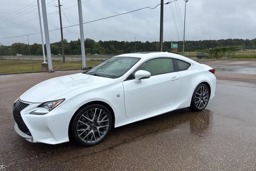 2017 Lexus RC 200t photo 1