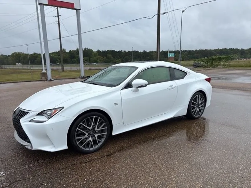 2017 Lexus RC 200t photo 1