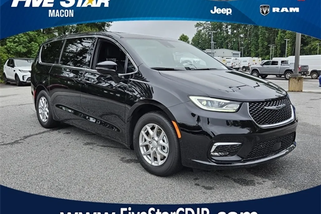 2026 Chrysler Pacifica photo 1