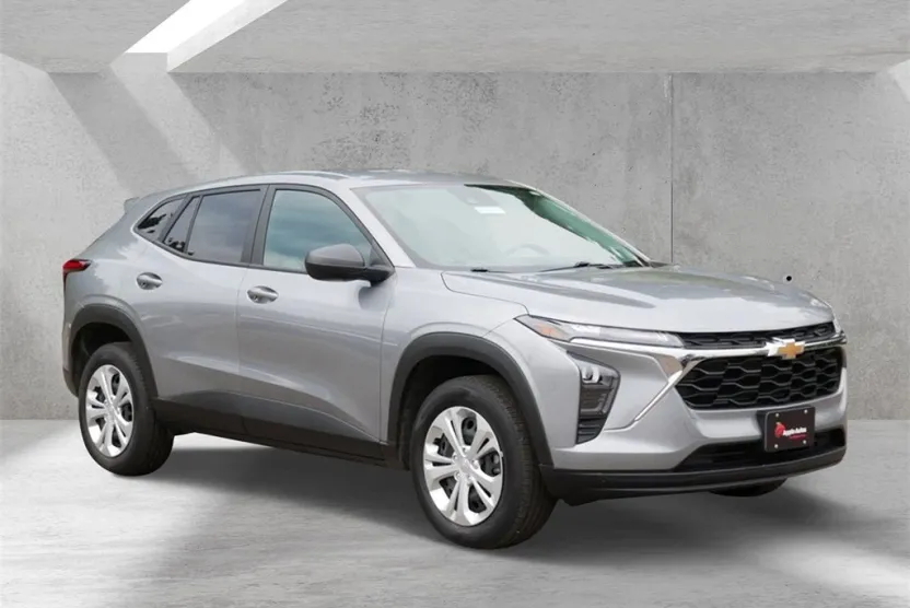 2024 Chevrolet Trax LS photo 1