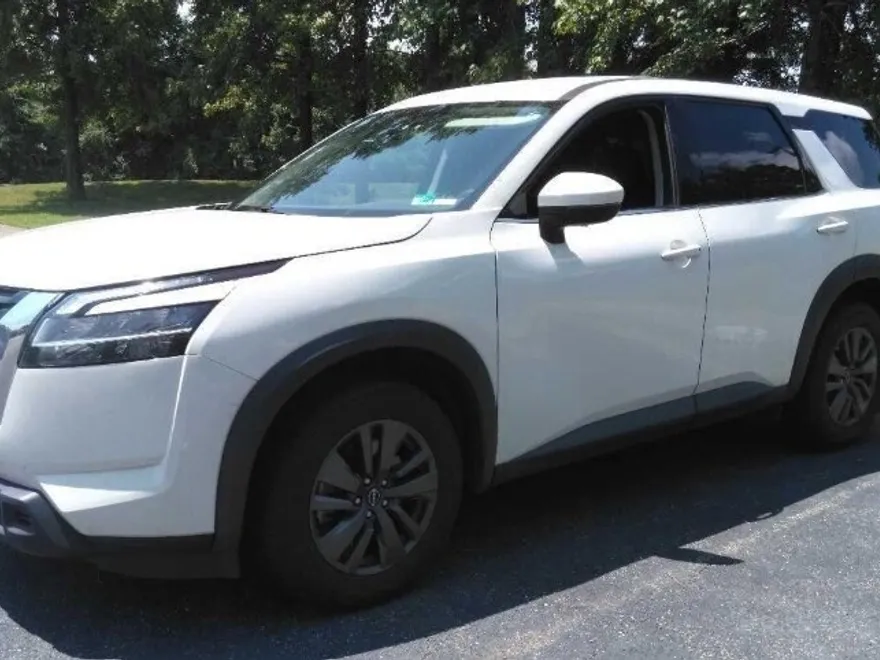 2022 Nissan Pathfinder S photo 1