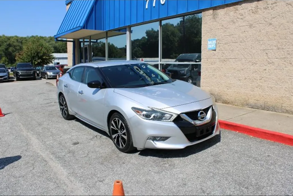 2017 Nissan Maxima S photo 1
