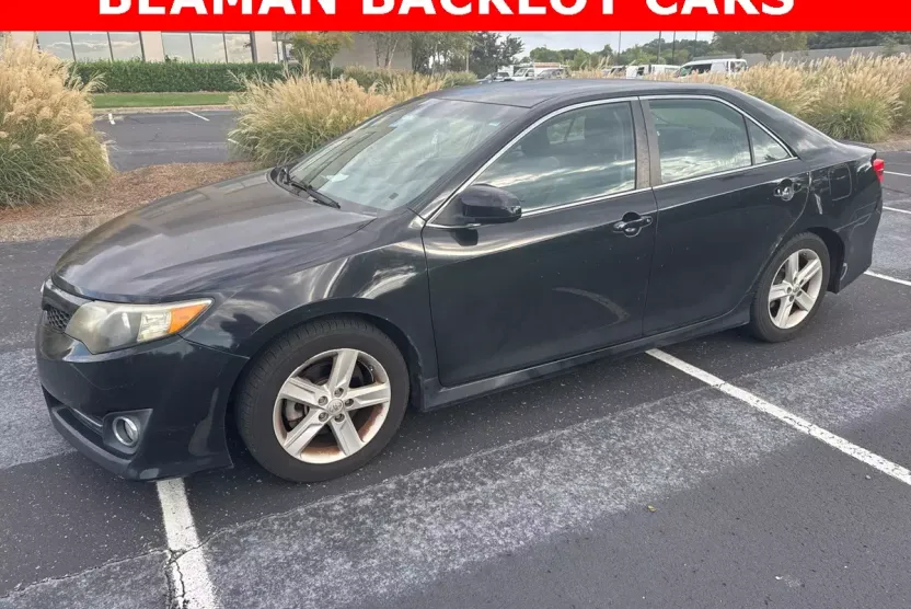 2014 Toyota Camry SE photo 1