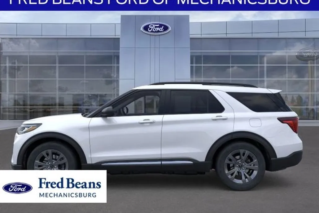 2025 Ford Explorer photo 1