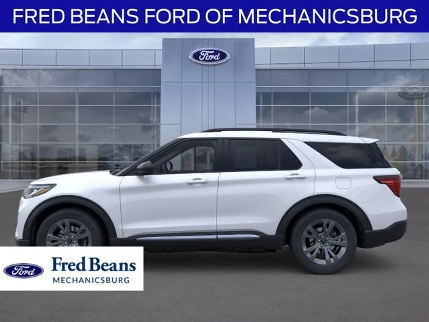 2025 Ford Explorer photo 1