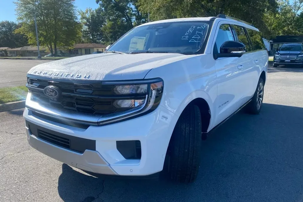 2025 Ford Expedition MAX Platinum photo 1