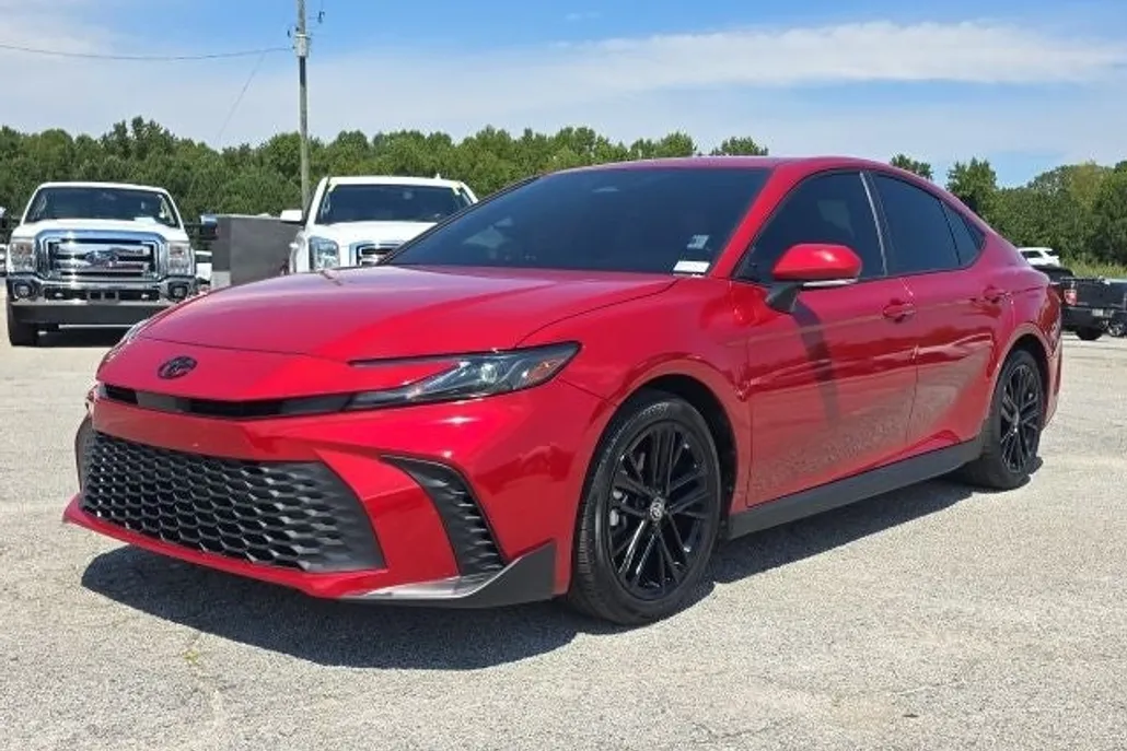 2025 Toyota Camry SE photo 1
