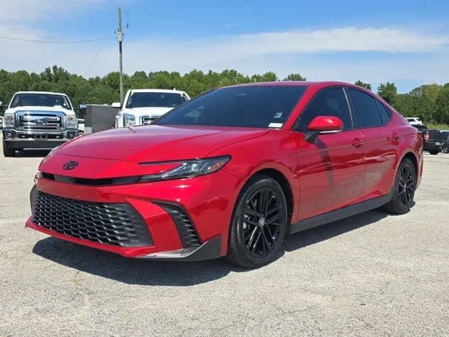 2025 Toyota Camry SE photo 1
