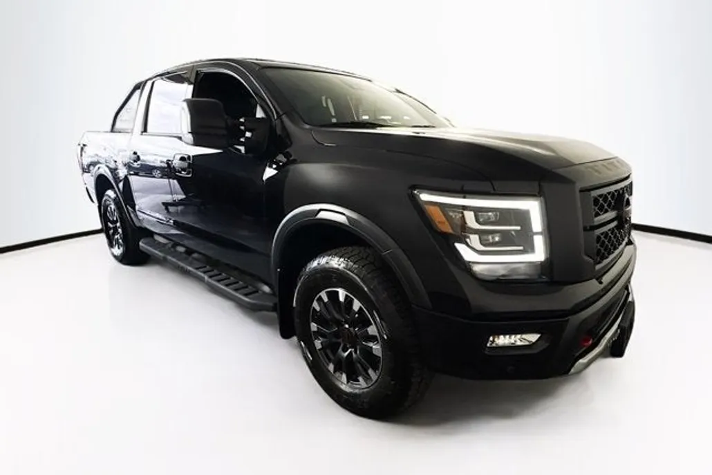 2024 Nissan Titan PRO-4X photo 1