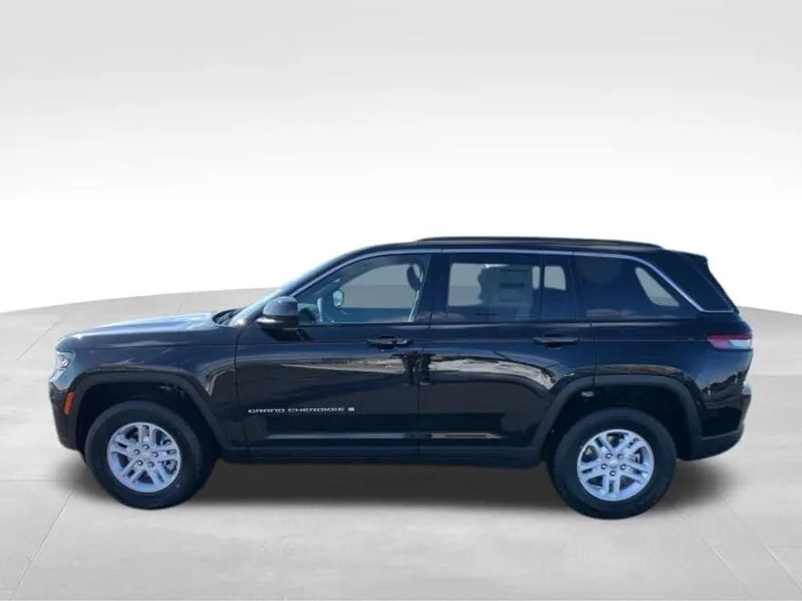 2025 Jeep Grand Cherokee Laredo photo 1