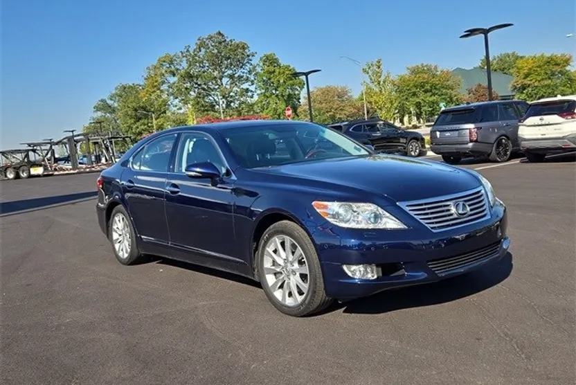 2010 Lexus LS 460 photo 1