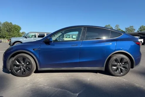 2025 Tesla Model Y Long Range photo 2