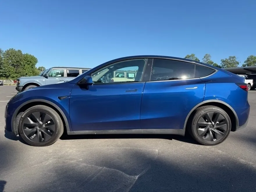 2025 Tesla Model Y Long Range photo 2
