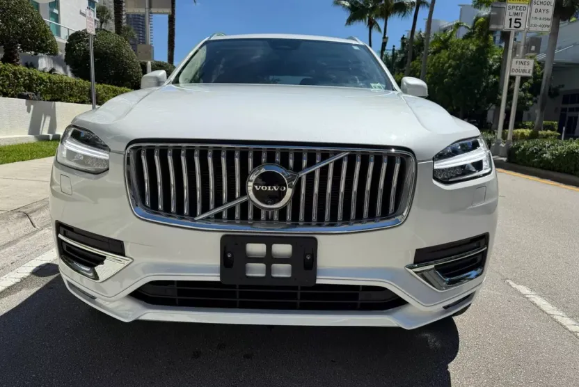 2024 Volvo XC90 Plus Sport photo 1