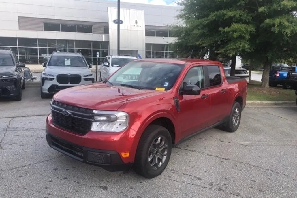 2022 Ford Maverick XLT photo 1