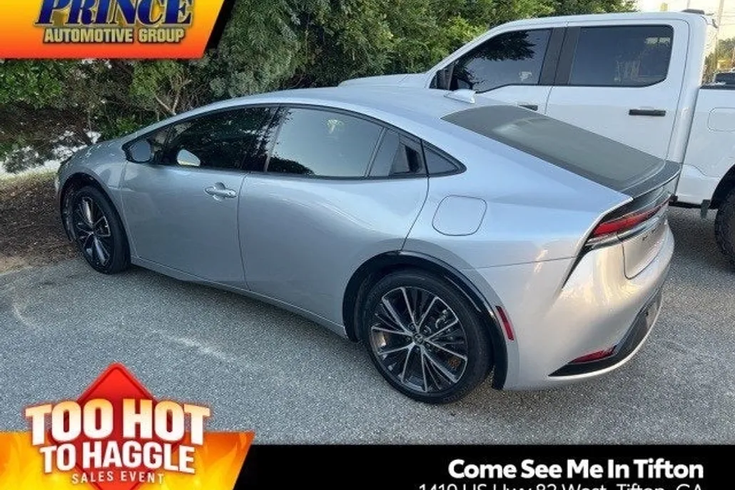 2023 Toyota Prius XLE photo 1