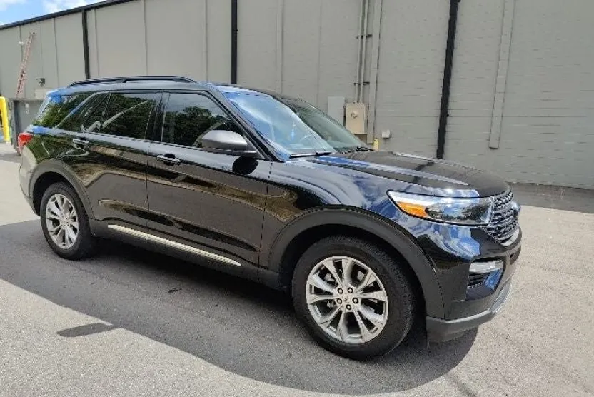 2022 Ford Explorer XLT photo 1