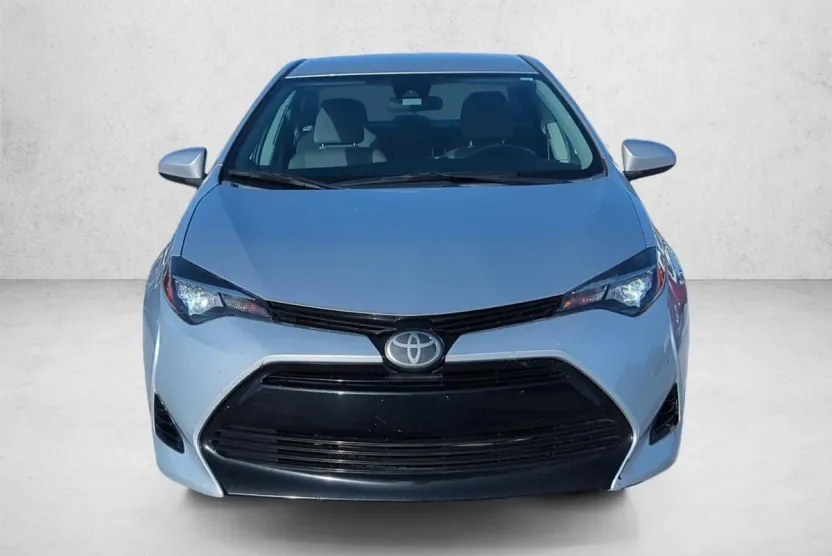 2017 Toyota Corolla LE photo 1