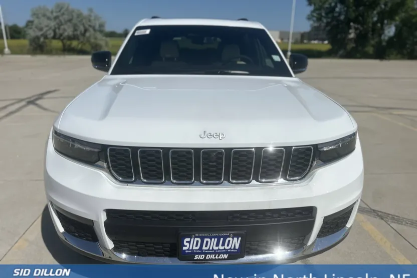 2025 Jeep Grand Cherokee Limited photo 1