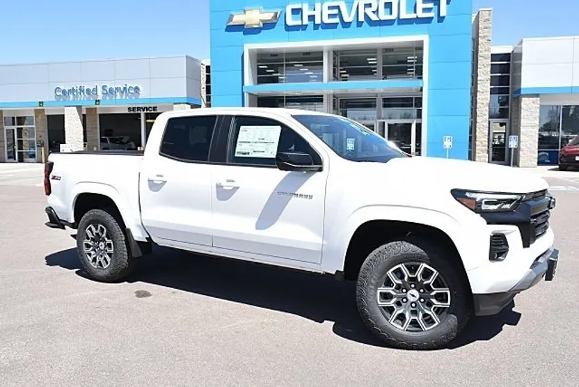 2025 Chevrolet Colorado Z71 photo 1