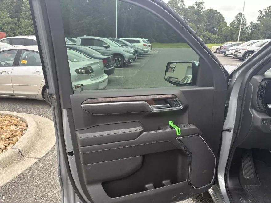 2025 Gmc Sierra 1500 SLT photo 1