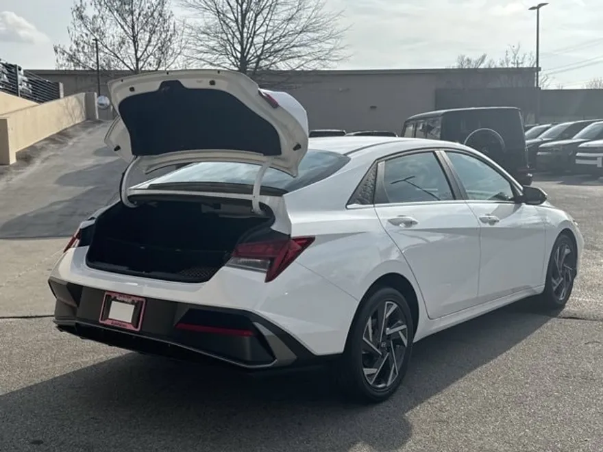 2025 Hyundai Elantra SEL Convenience photo 1