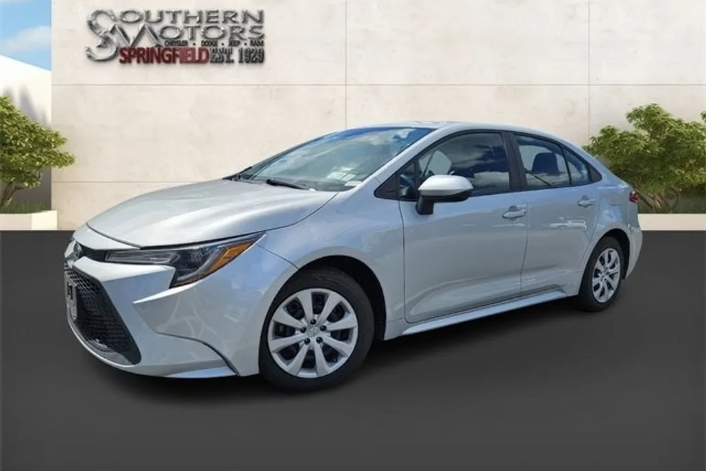 2022 Toyota Corolla LE photo 1