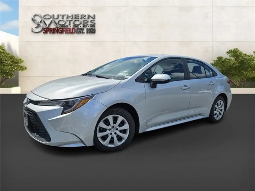 2022 Toyota Corolla LE photo 1