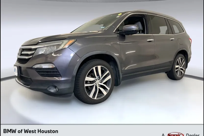 2017 Honda Pilot Touring photo 1