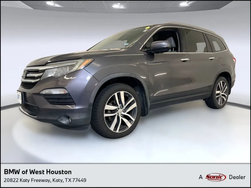 2017 Honda Pilot Touring photo 1