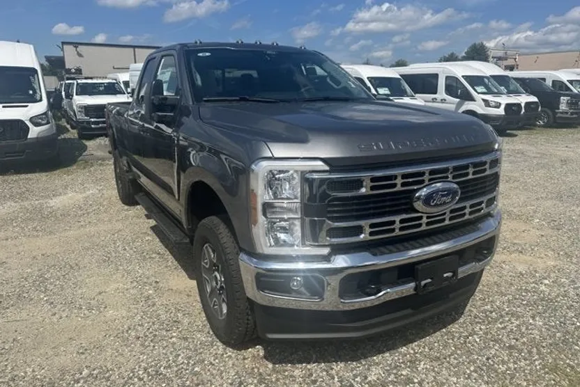 2025 Ford F-350 XLT photo 1